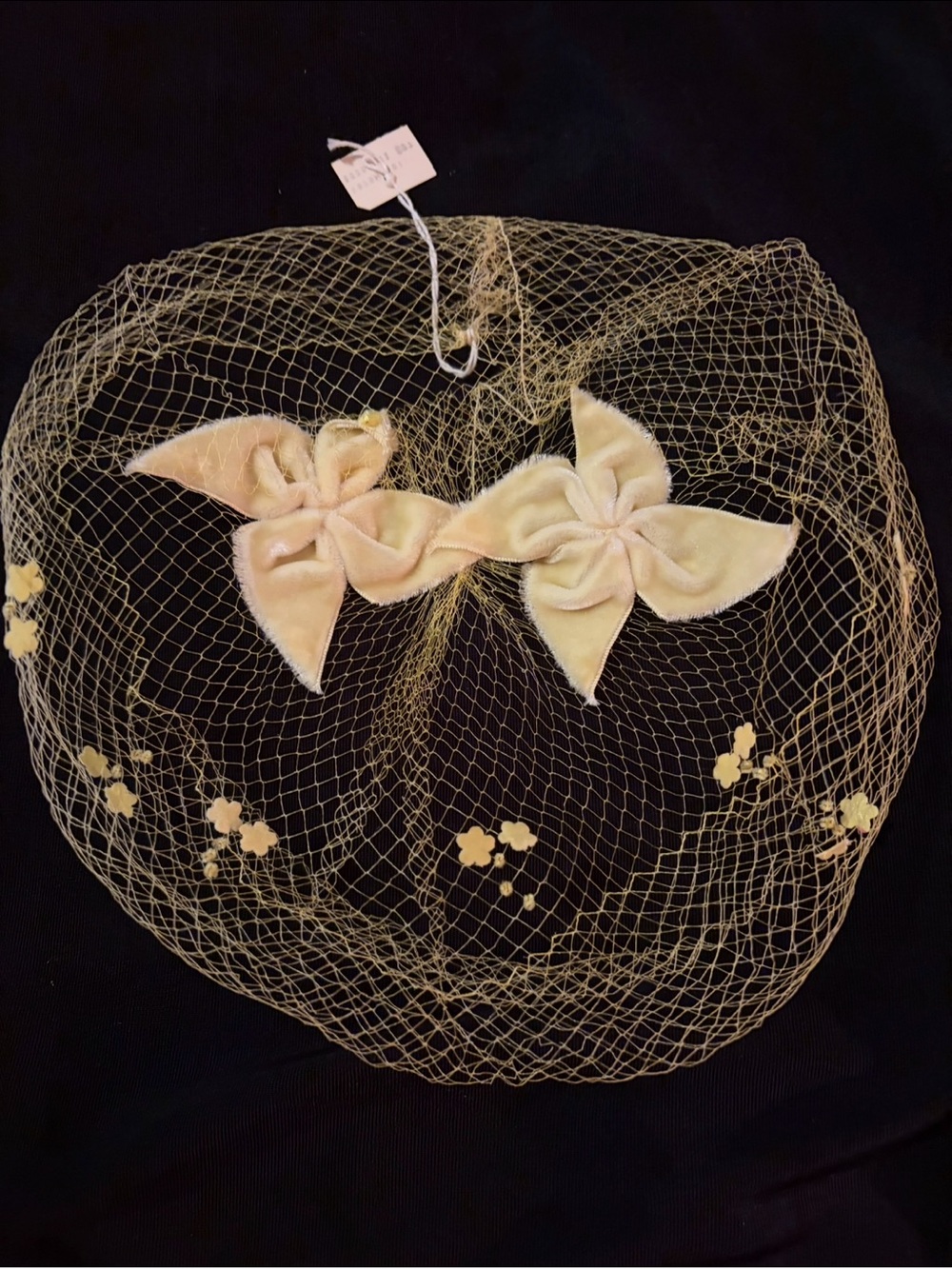 Vintage Cream Floral Net Veil Fascinator. Stunning Still Has the Vintage Tag
